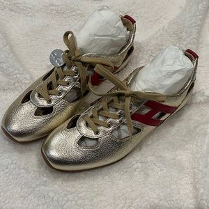 NWOB Hogan RED/ GOLD CUT OUT sneakers